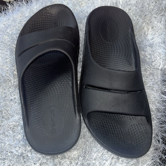 OOFOS - Picture 4 of 5